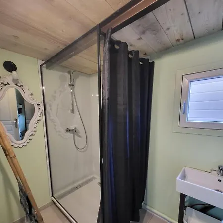 Studio 招待所 Loupian