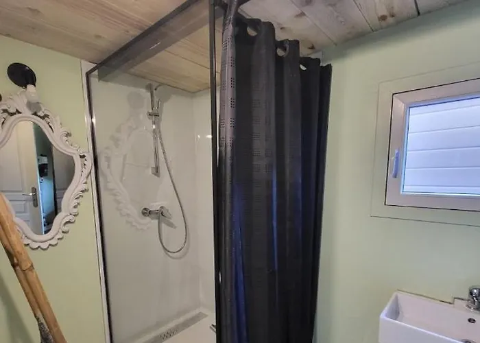 Studio 招待所 Loupian